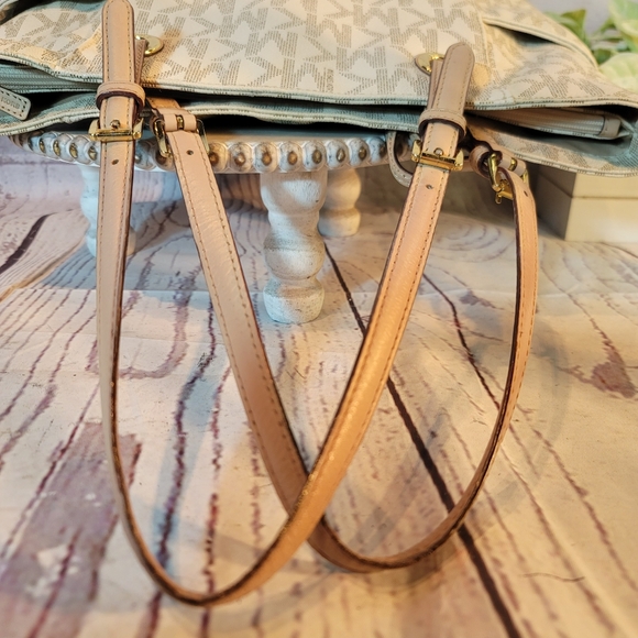 Michael Kors Jet Set Travel Vanilla Cream Beige-3 Compartment Large Tote Bag - Picture 8 of 16